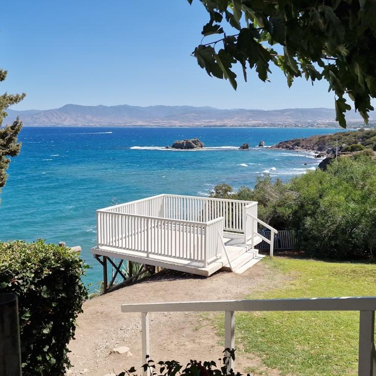 Family terraces and cafés for calm evenings in London